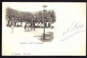 CPA  PRECURSEUR- ALGÉRIE- MOSTAGANEM- LA PLACE DE LA RÉPUBLIQUE AVEC ANIMATION- LAMPADAIRES-