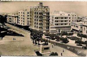 cpsm  bonne etat  9x14cm ,     mostaganem , place de l´hotel de ville , timbre et cachet , courrier verso