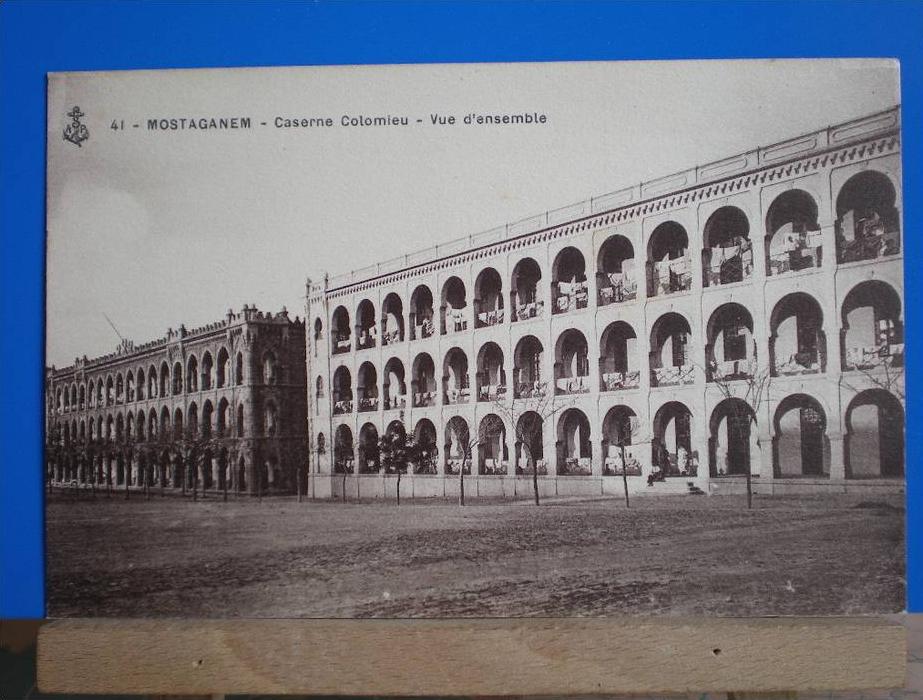 MOSTAGANEM  Caserne Colomieu vue d'ensemble ( unique sur DELCAMPE )