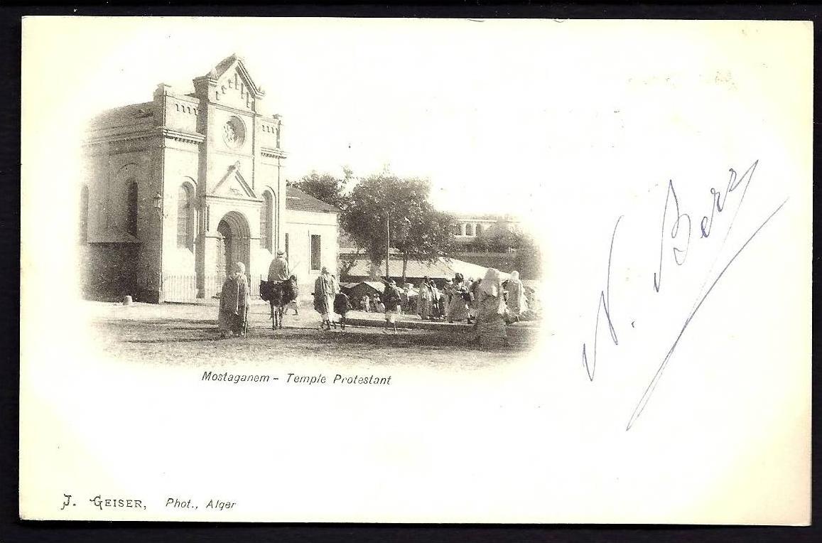 CPA  PRECURSEUR- ALGÉRIE- MOSTAGANEM- LE TEMPLE PROTESTANT EN GROS PLAN- BELLE ANIMATION DEVANT