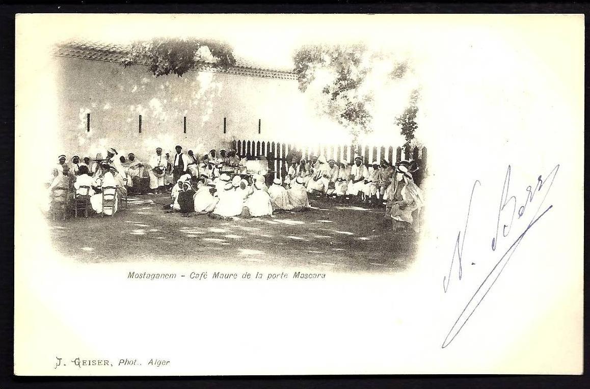 CPA  PRECURSEUR- ALGÉRIE- MOSTAGANEM- LE CAFÉ MAURE DE LA PORTE DE MASCARA EN 1900- TRES BELLE ANIMATION