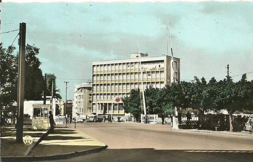 MOSTAGANEM - AVENUE ANATOLE FRANCE ET L'HOTEL DES FINANCES N° 48