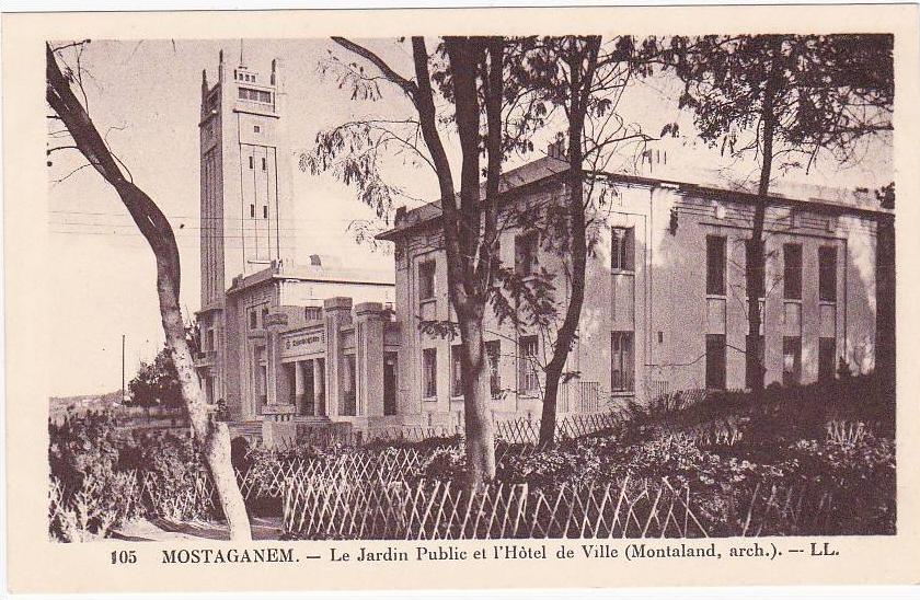 105 - MOSTAGANEM - Le Jardin Public et l'Hôtel de Ville - LL