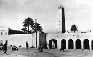 OUARGLA....MINARET MALIKITTE ...CPSM  PETIT FORMAT ANIMEE