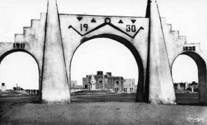 OUARGLA.....PORTES DU SUD ...CPSM  PETIT FORMAT