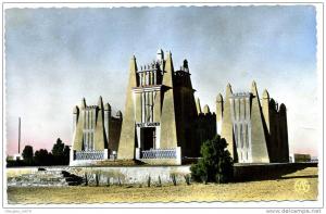 CPSM PETIT FORMAT DENTELE OUARGLA LE MUSEE SCHARIEN GROS PLAN  VOIR SCANER