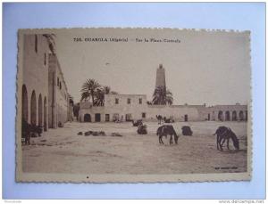 OUARGLA - Sur la Place Centrale
