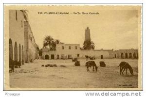 OUARGLA - Sur la Place Centrale