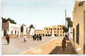 CPSM . OUARGLA . PLACE FLATTERS ET HOTEL DU SAHARA