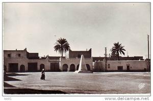 Algérie - M630 - Ouargla - Place Flatters et le Monument - bon état - semi moderne petit format