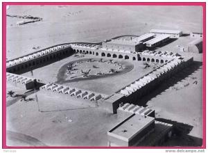 ALGERIE  001 BASE AERIENNE DE OUARGLA (Sahara)  Vue aérienne sur le Bordj