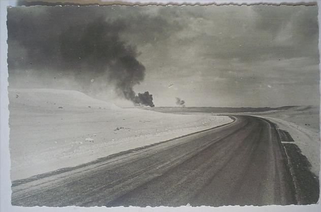 C. Postale  ALGERIE - HASSI-MESSAOUD - Vers Ouargla, Fumée d'un champ de pétrole (1959)