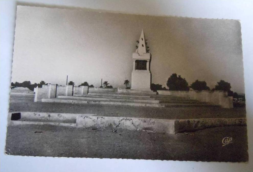Ouargla , Monument général Laperine et père de Foucauld