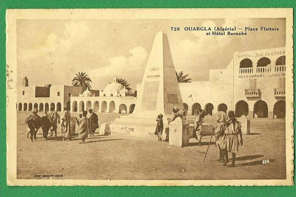 cpa    ALGERIE  -  OUARGLA  Place Flatters et Hôtel Barnabé         ...............LMH1
