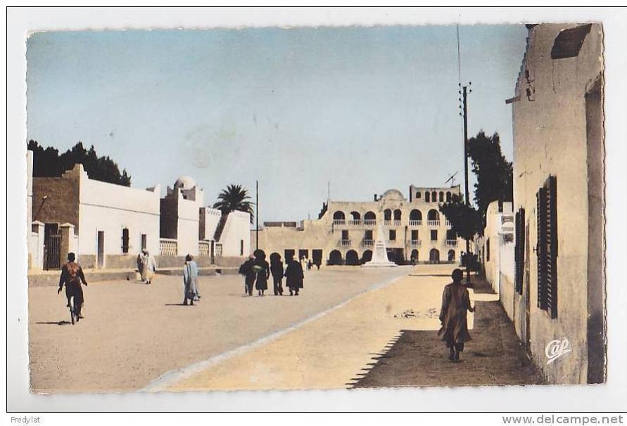 OUARGLA  PLACE FLATTERS  ET HOTEL DU SAHARA CARTE  CIRCULEE