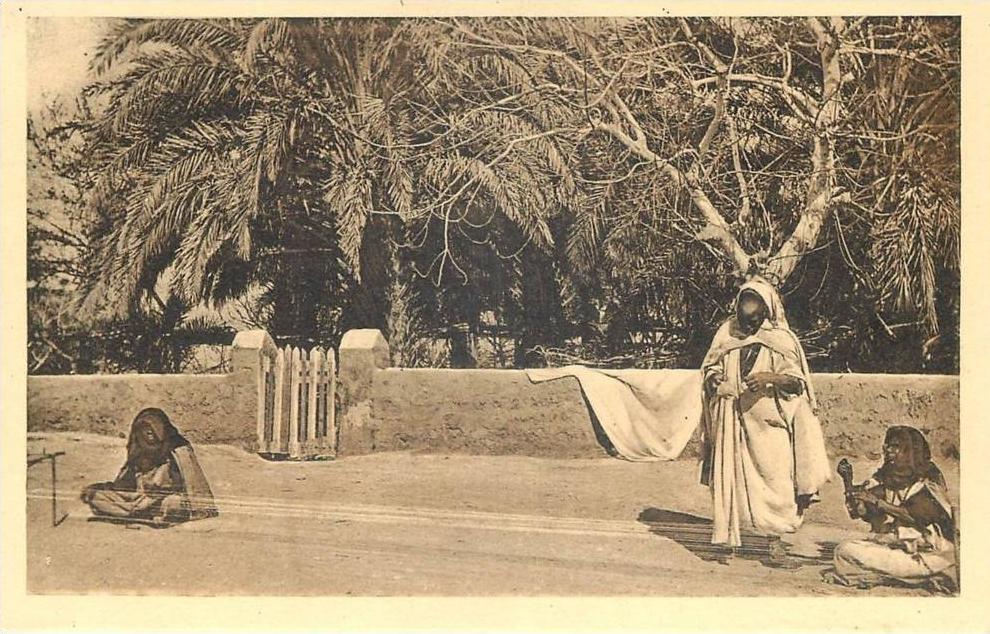 ALGERIE  10   CPA  OUARGLA  préparation d'une trame   belle carte   animation