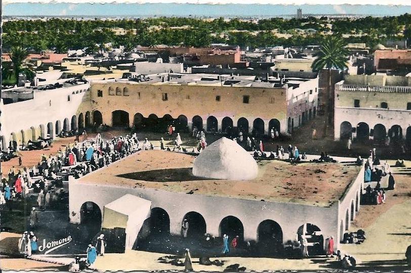 L15D_18 - Ouargla (Territoire de Touggourt) La Grande Place et les Souks