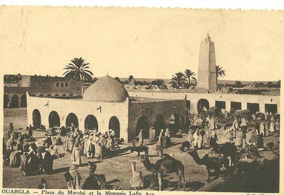 Afrique. Algérie. Villes. Ouargla. place du marché et la mosquée lalla aza.