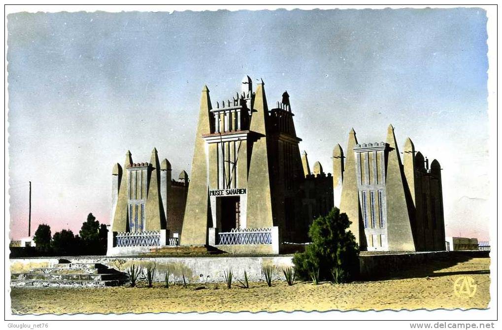 CPSM PETIT FORMAT DENTELE OUARGLA LE MUSEE SCHARIEN GROS PLAN  VOIR SCANER