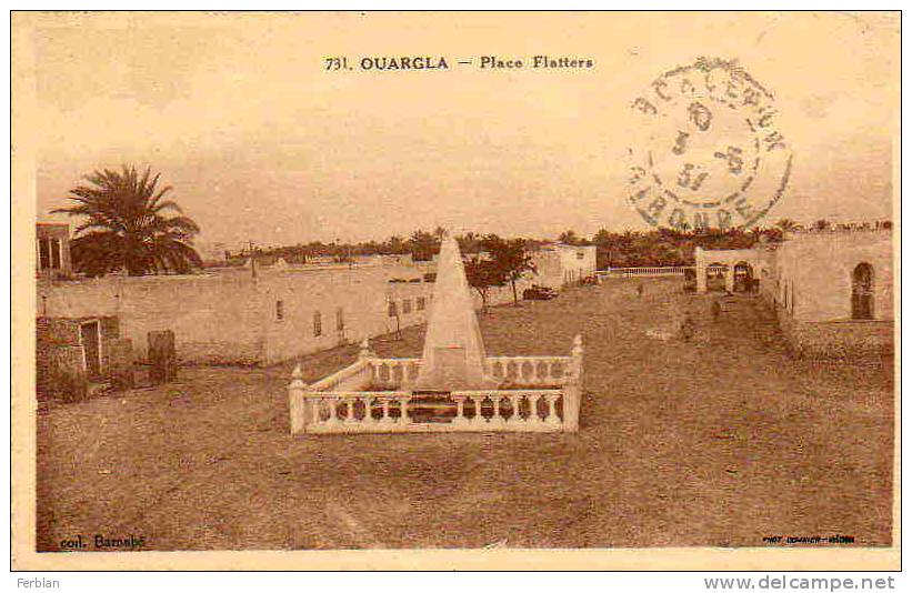 AFRIQUE. ALGERIE. OUARGLA. Vue sur Le Monument aux Morts sur La Place Flatters.