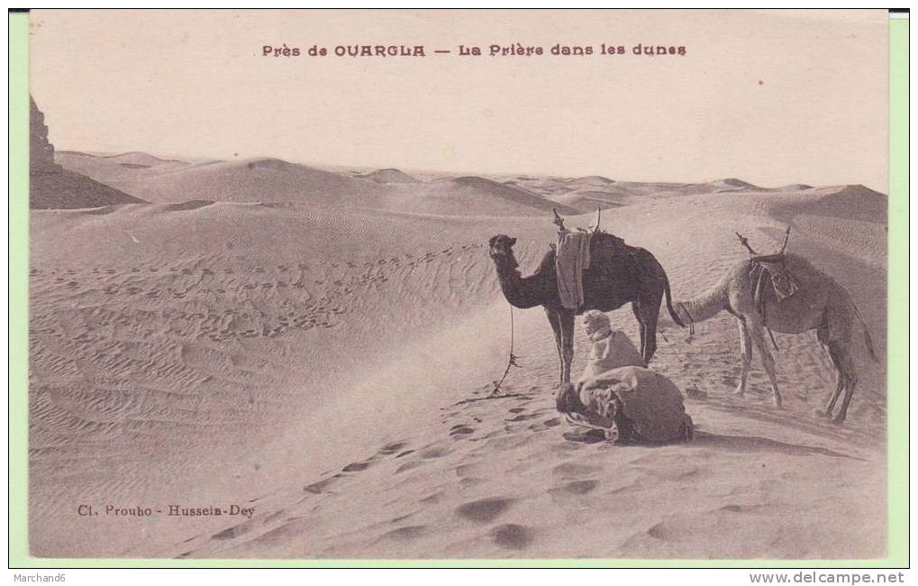 ALGERIE.PRES DE OUARGLA LA PRIERE DANS LA DUNES