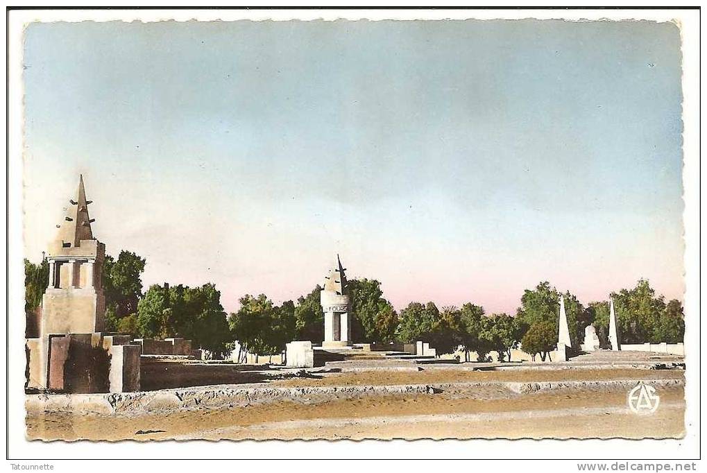 CPSM Ouargla . Monument des Pionniers