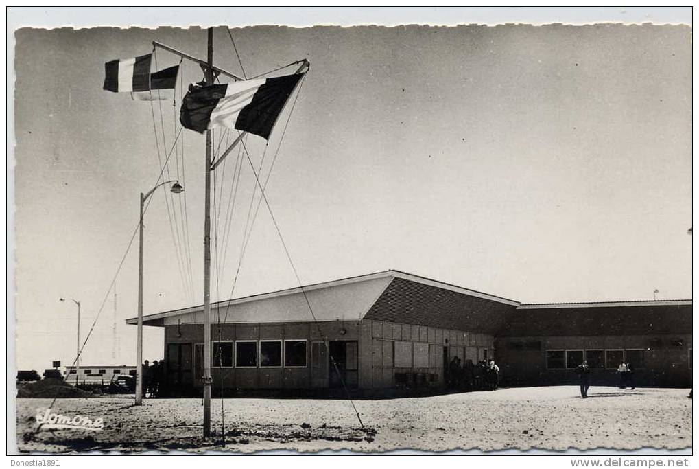 OUARGLA Hassi-Messaoud restaurant compagnie saharienne  . cpsm dentelée glaçée d´hab. et hotellerie