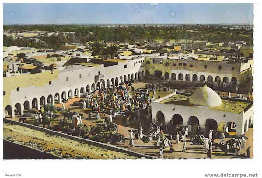 OUARGLA Place du Souk très animée CPSM des années 50 n° 5