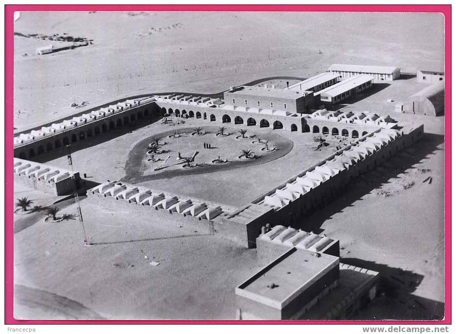 ALGERIE  001 BASE AERIENNE DE OUARGLA (Sahara)  Vue aérienne sur le Bordj