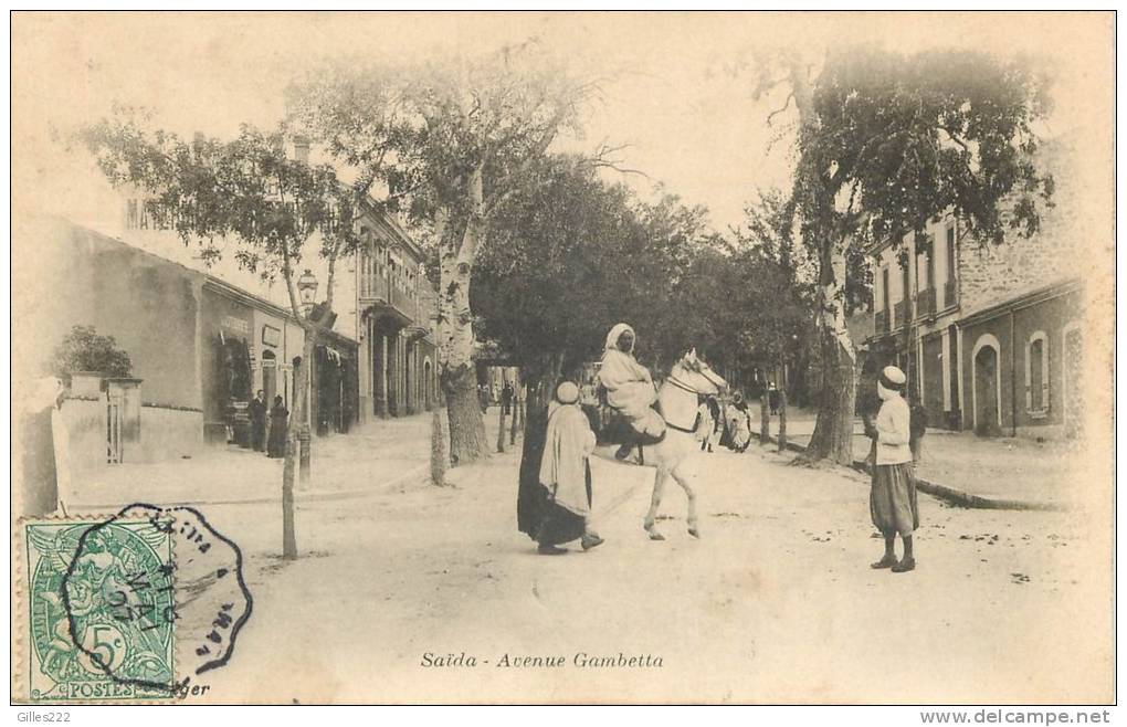 ALGERIE  13   CPA SAIDA avenue Gambetta pionnière 1907   belle carte   animation
