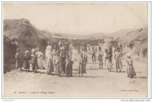 SAIDA  DANS LE VILLAGE NEGRE - CPA  ECRITE EN 1916 - 2 SCANS -