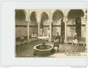 201 ) ORLÉANSVILLE. Intérieur du Bain Maure. Au Dos? Régiment de ZOUAVES. Bataillon F  . (2 Scans) .Année 1914 . Édit./