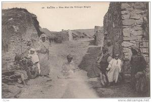 CPA ALGERIE SAIDA Une rue du VILLAGE NEGRE ( femmes enfants )