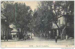 ALGERIE 126 CPA  SETIF rue de constantine  kiosque à journaux   animation      belle carte