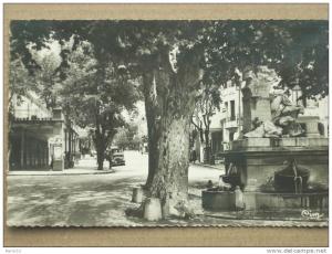 ALGÉRIE - SETIF - La Fontaine et Avenue G. Clémenceau. (Voitures Citroen Traction...) CPSM