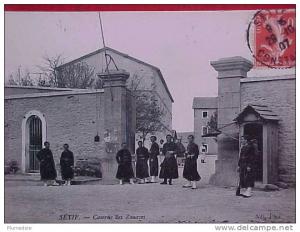 Cpa ALGERIE , SETIF , animée CASERNE DES ZOUAVES , 1907   voir détails , Achat Direct