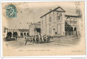 ALGERIE -  SETIF - HOTEL DE VILLE ET PORTE D'ALGER - REGIMENT DE TIRAILLEURS - carte pionnière dos non divisé 1904 - ND