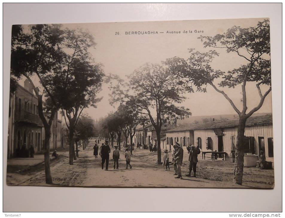 Algerie Berrouaghia AVENUE  de la gare  animé ---