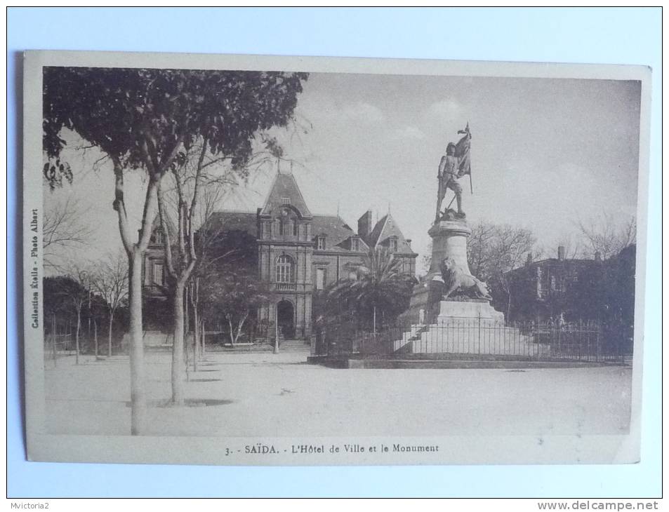 SAIDA - L'Hotel de Ville et le Monument.