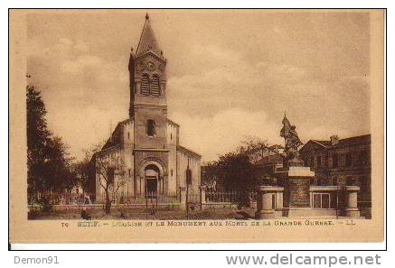 CPA - Algérie - SÉTIF -  l'Eglise et le Monument Aux Morts de la Grande Guerre (Editeur LÉVY)
