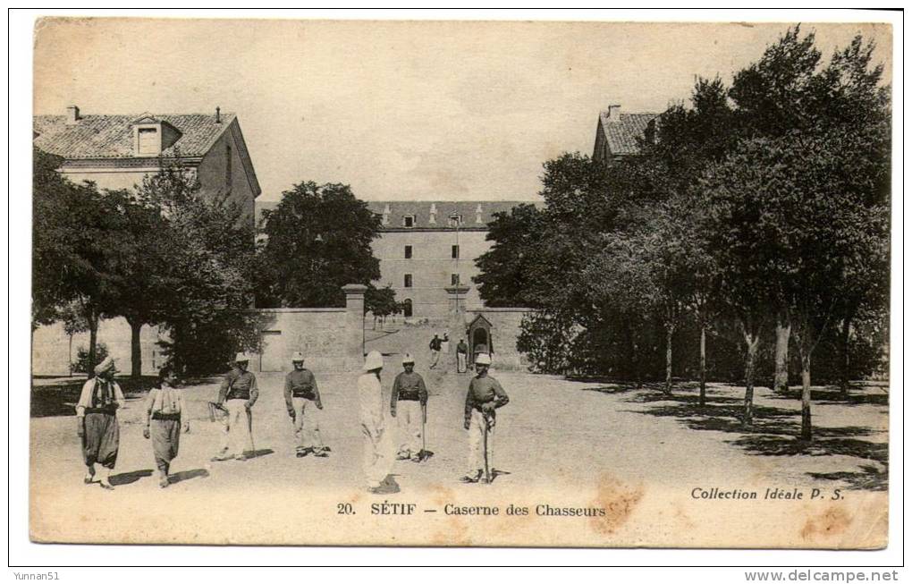 Sétif - Caserne des chasseurs - Algérie - Militaires