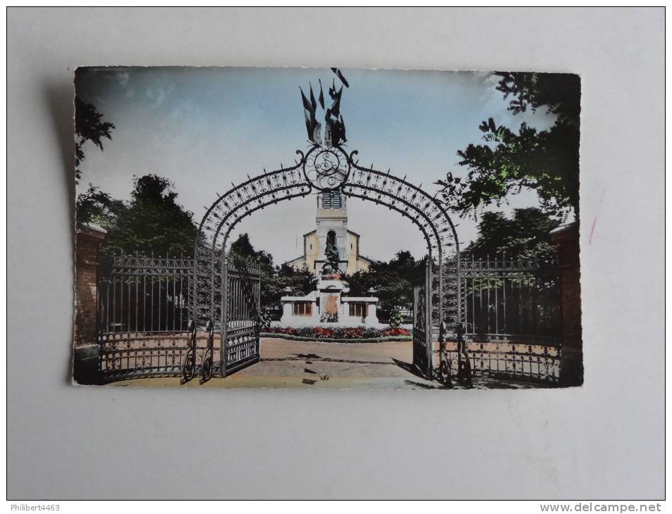 SETIF  L'EGLISE ET LE MONUMENT AUX MORTS