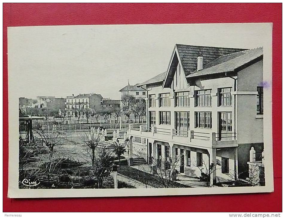 SETIF    ALGÉRIE   SALLE DE GYMNASTIQUE