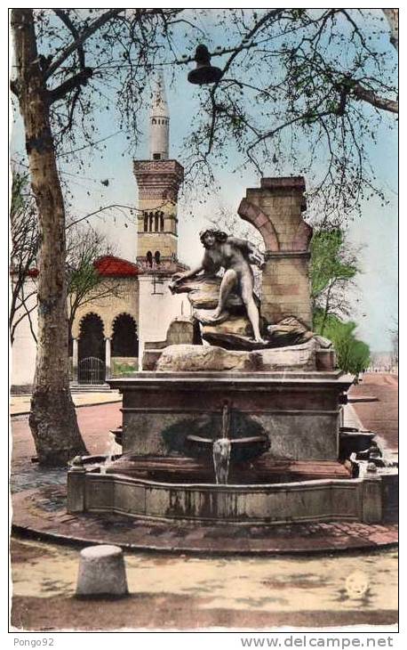 cpsm SETIF, la fontaine monumentale, à l'arrière la mosquée (12.36)