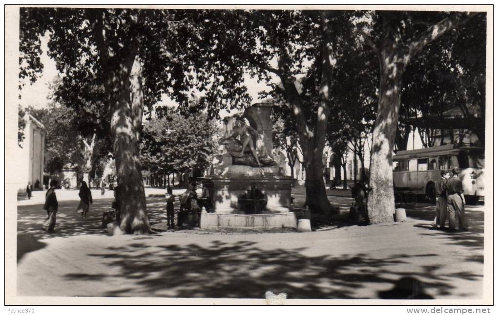 ALGERIE SETIF - La Fontaine Bien animé Rare avec le bus