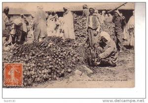 REF15.971 ALGERIE.  SETIF. MARCHE ARABE. MARCHAND D´OIGNONS