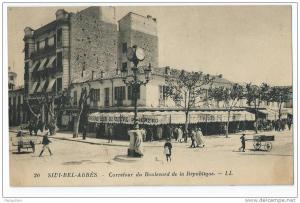 cpa bon etat , sidi-bel-abbes , carrefour du bd  de la république , animation  petite froissure verso....à peine