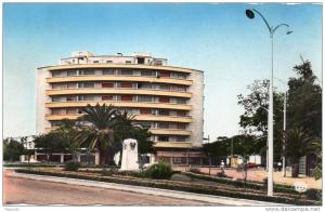 CARTE POSTALE. ALGERIE. SIDI-BEL-ABBES. ROND-POINT ET MONUMENT DU C.E.F.