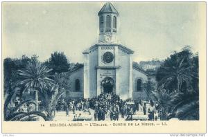 Sidi-Bel-Abbès .  L'Eglise .  Sortie de la Messe  .   BELLE  HELIOGRAVURE  ANIMEE .