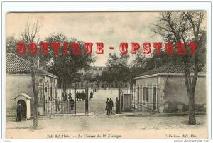 LEGION ETRANGERE - Caserne du 1er Régiment Etranger à SIDI BEL ABBES - Armée Coloniale - Légionnaire Soldat - Dos Scané